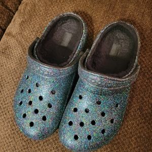 Wimens Black Starry Glitter Crocs. Size 9.